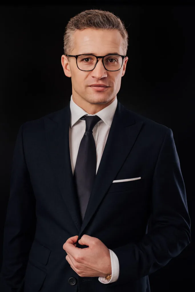 Zdjęcia w kancelarii prawnej - skórzany fotel i mosiężna lampa? Obalamy mity, pokazujemy nowe rozwiązania
