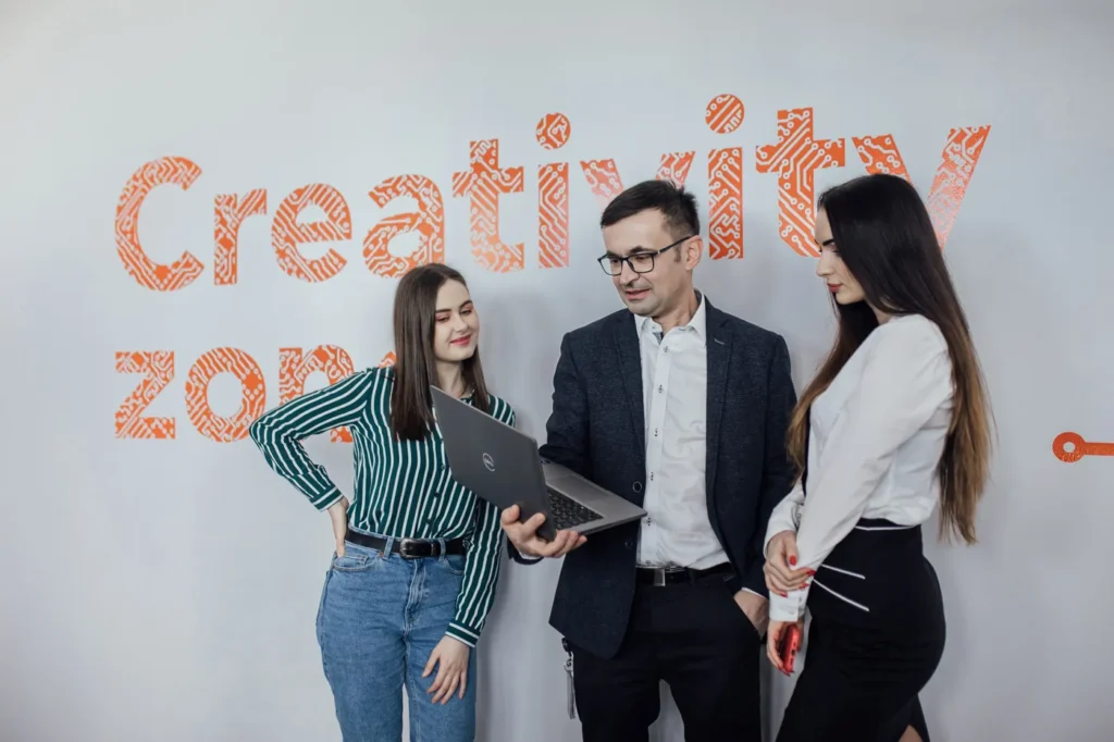 sesja-zespolowa-kobiety-mężczyzna-firma-portret