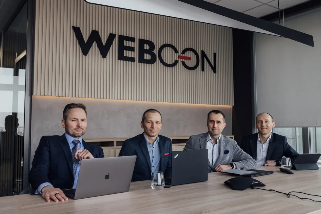 sesja-zespolowa-warszawa-team-teamwork-praca-mężczyźni