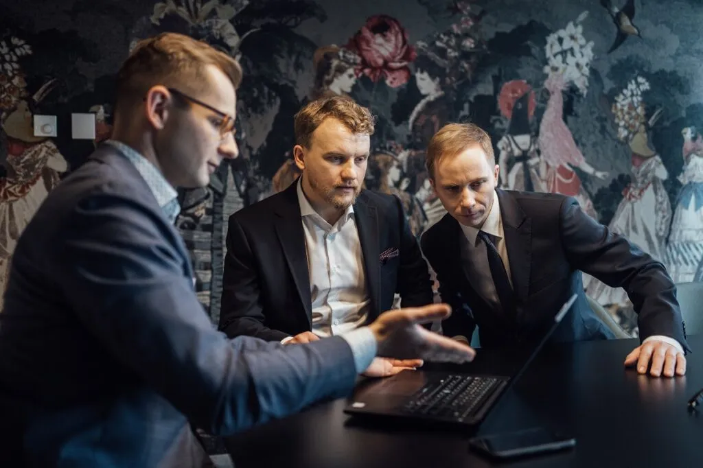 zdjęcie grupowe pracowników firmy