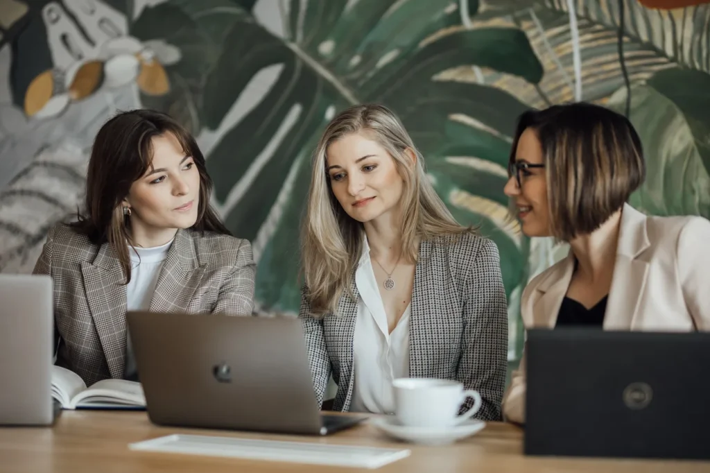 zdjecie-firmowe-kobiety-praca-team-portret-firma